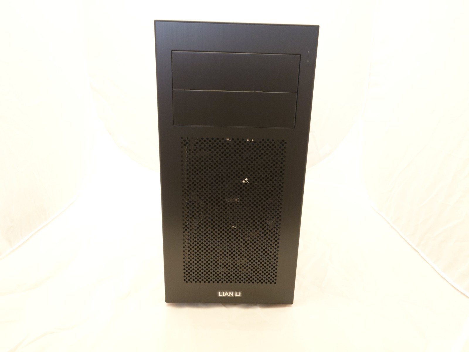 Lian-Li PC-A04 Black Aluminum Computer Case. Brand NEW