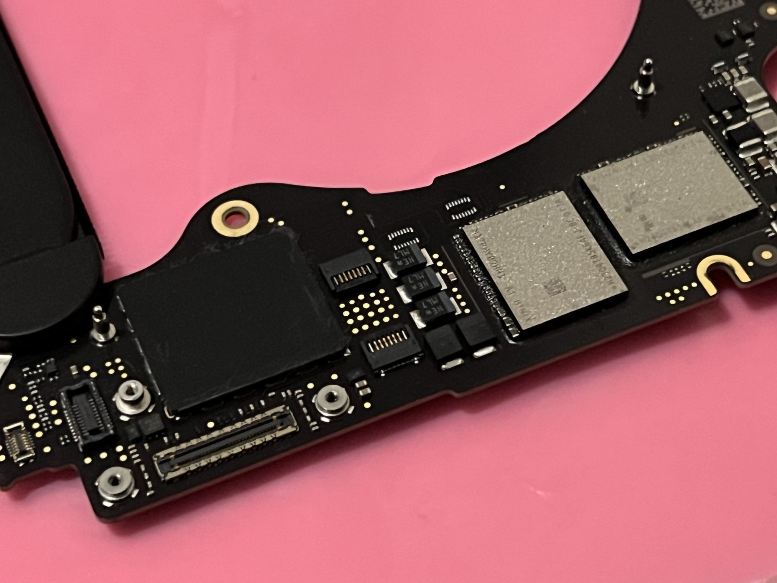 Apple A2141 | 16″ 2019 i9-9880H-64GB-4TB-8GB AMD 5500M Logic Board 820-01700-A