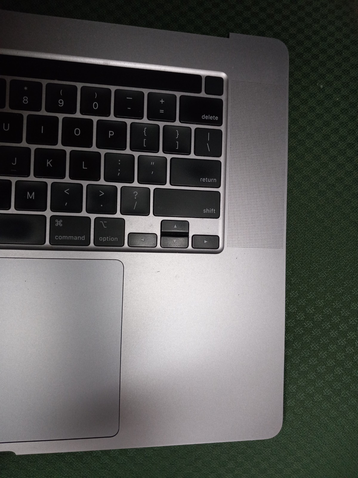 VERY GOOD 2019 MacBook Pro 16″ A2141 Keyboard Battery Space Gray CLEAN