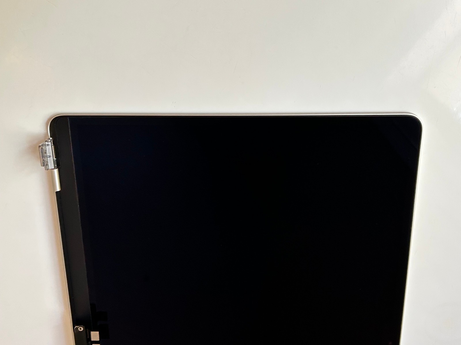 Genuine Apple A3114 15″ Macbook Air M3 2024 LCD Display – Starlight – Grade A-