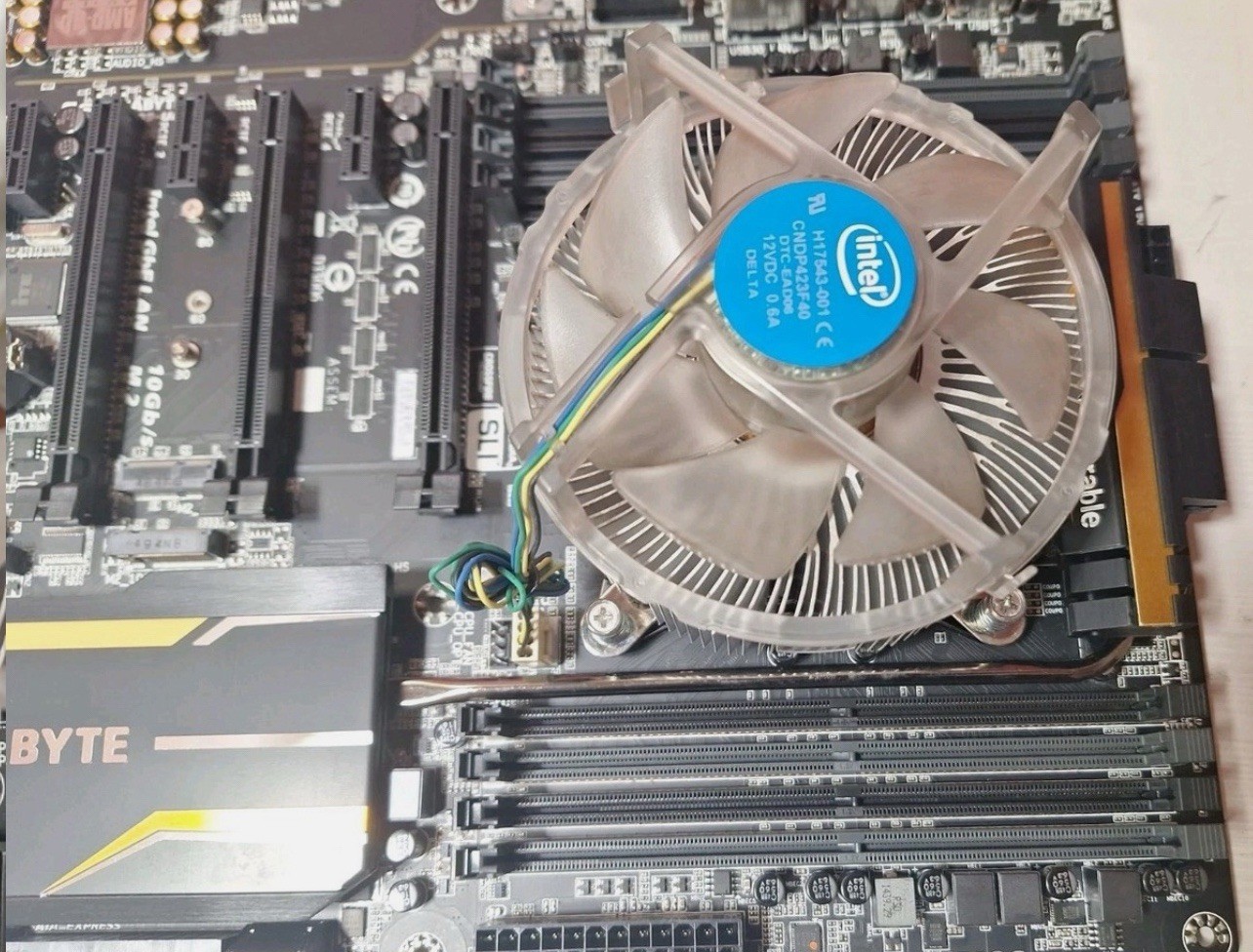 GIGABYTE GA-X99-UD4 Gaming Motherboard i7-5820K CPU