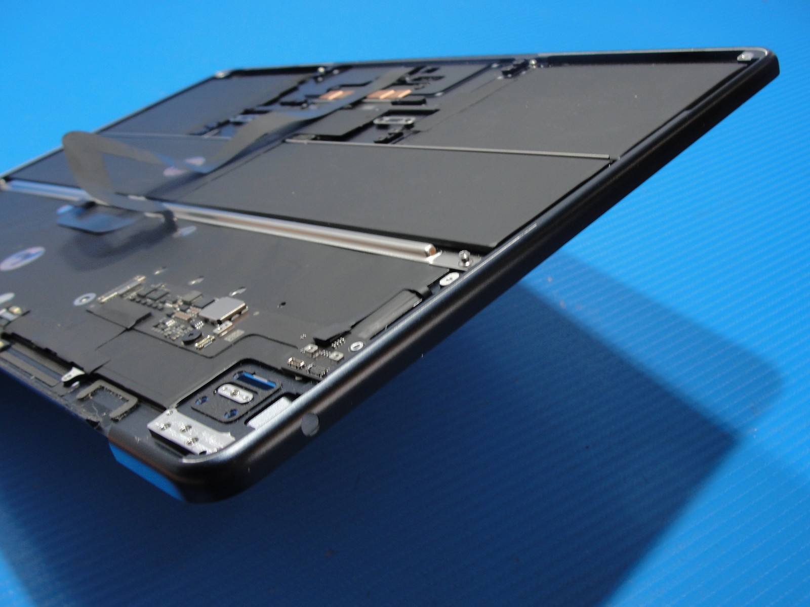 MacBook Air 13” A2681 Mid 2022 MLY33LL/A Top Case Palmrest w/Battery Midnight
