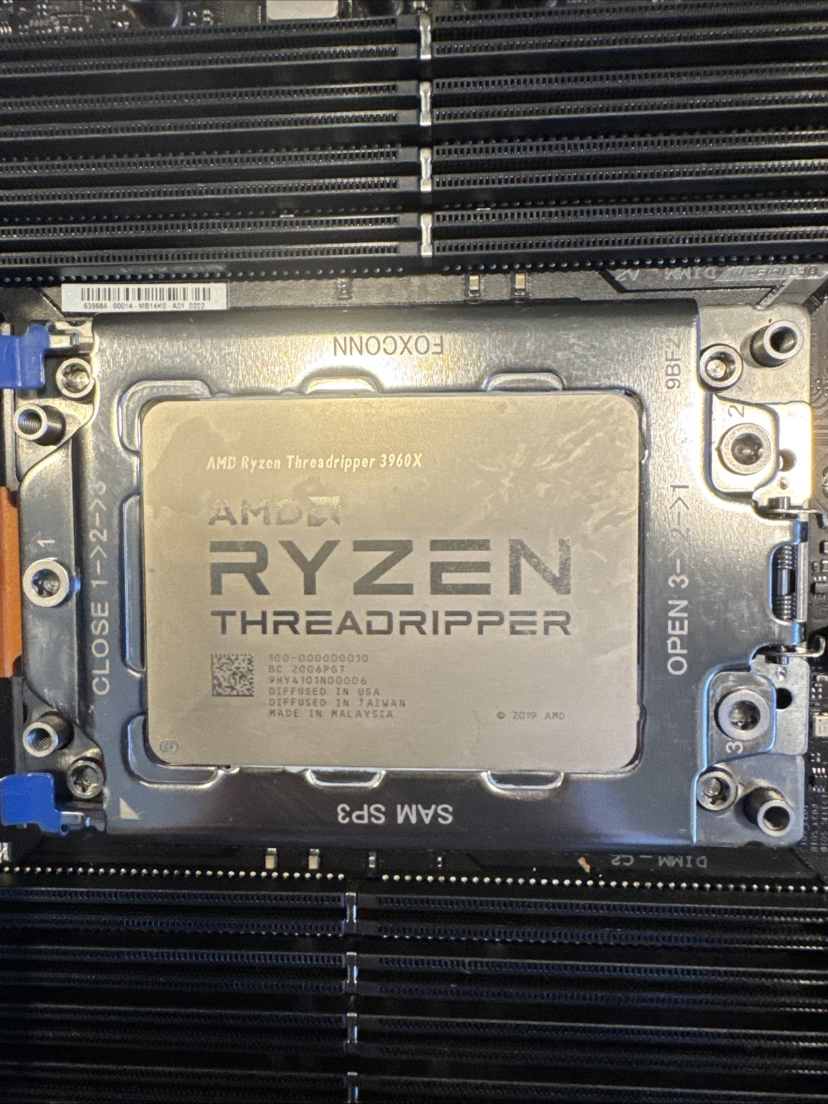Asus ROG Zenith II Extreme ALPHA TRX40 Mobo + AMD Ryzen Threadripper 3970X CPU
