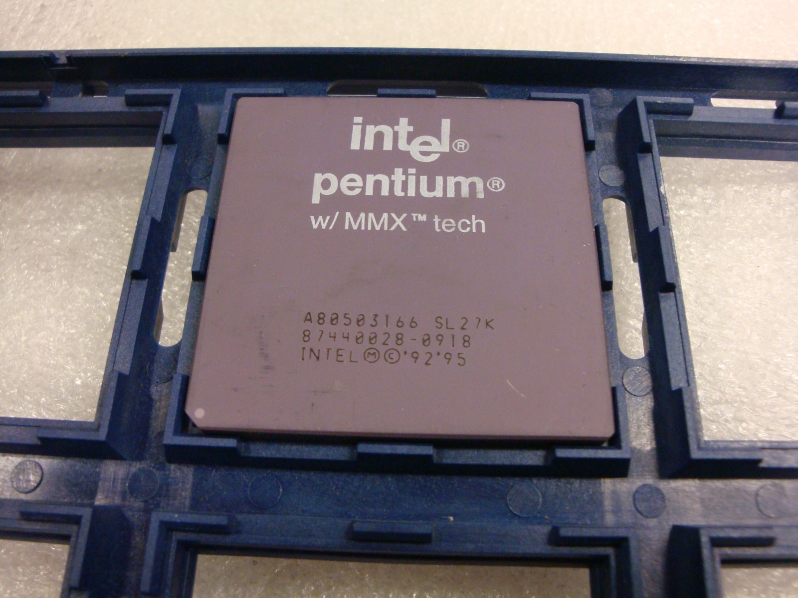 VINTAGE Intel Pentium MMX 166 A80503166 SL27K SL239 Socket 7 Processor