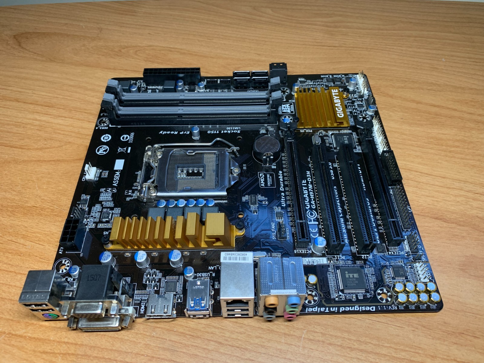 Gigabyte GA-H97M-D3H Micro-ITX Motherboard LGA 1150 with IO Shield -TESTED