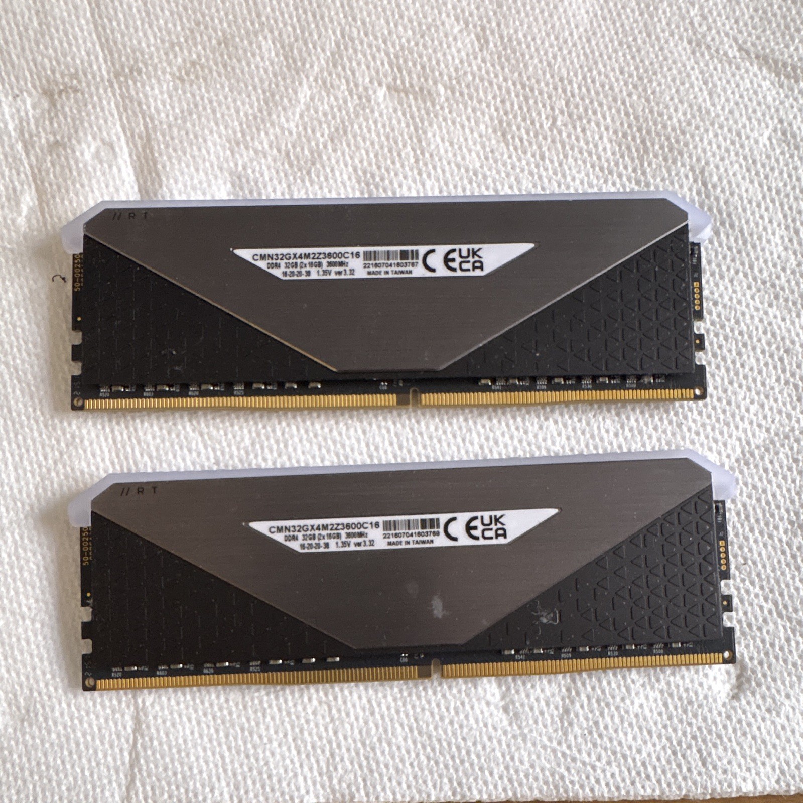 Corsair VENGEANCE RGB RT 32GB (2x16GB) DDR4 3600MHz DIMM RAM CMN32GX4M2Z3600C16