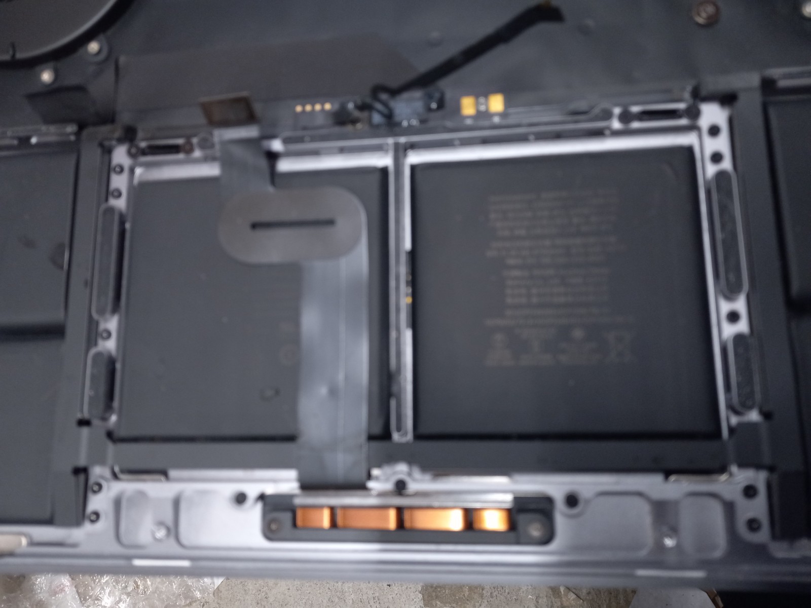 VERY GOOD 2019 MacBook Pro 16″ A2141 Keyboard Battery Space Gray CLEAN