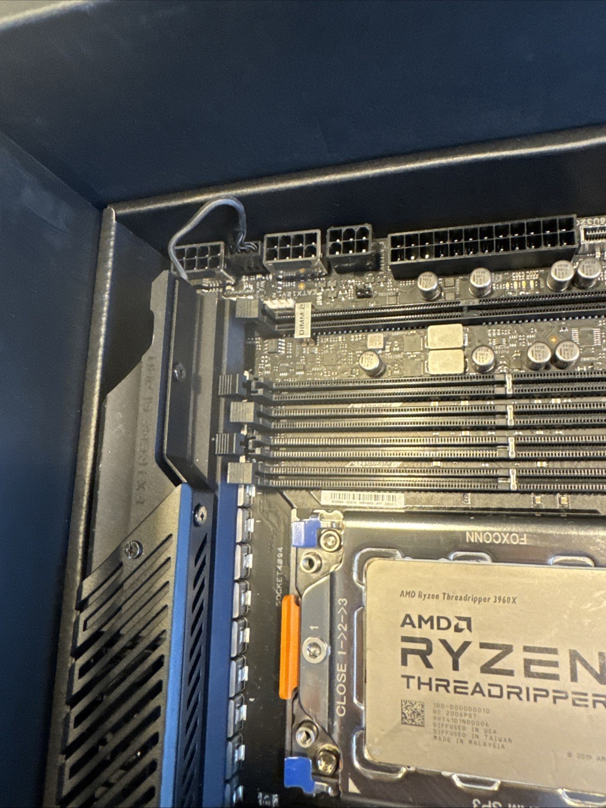 Asus ROG Zenith II Extreme ALPHA TRX40 Mobo + AMD Ryzen Threadripper 3970X CPU
