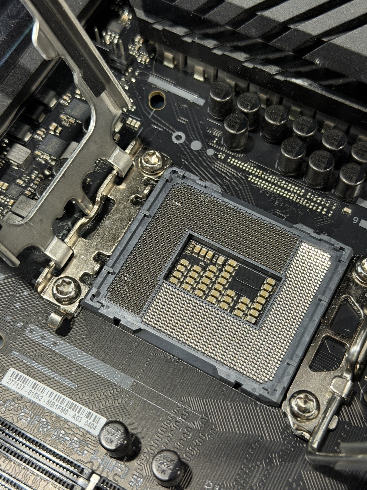 ASUS rot Strix Z790F Gaming WiFi 2 Motherboard (see Description)