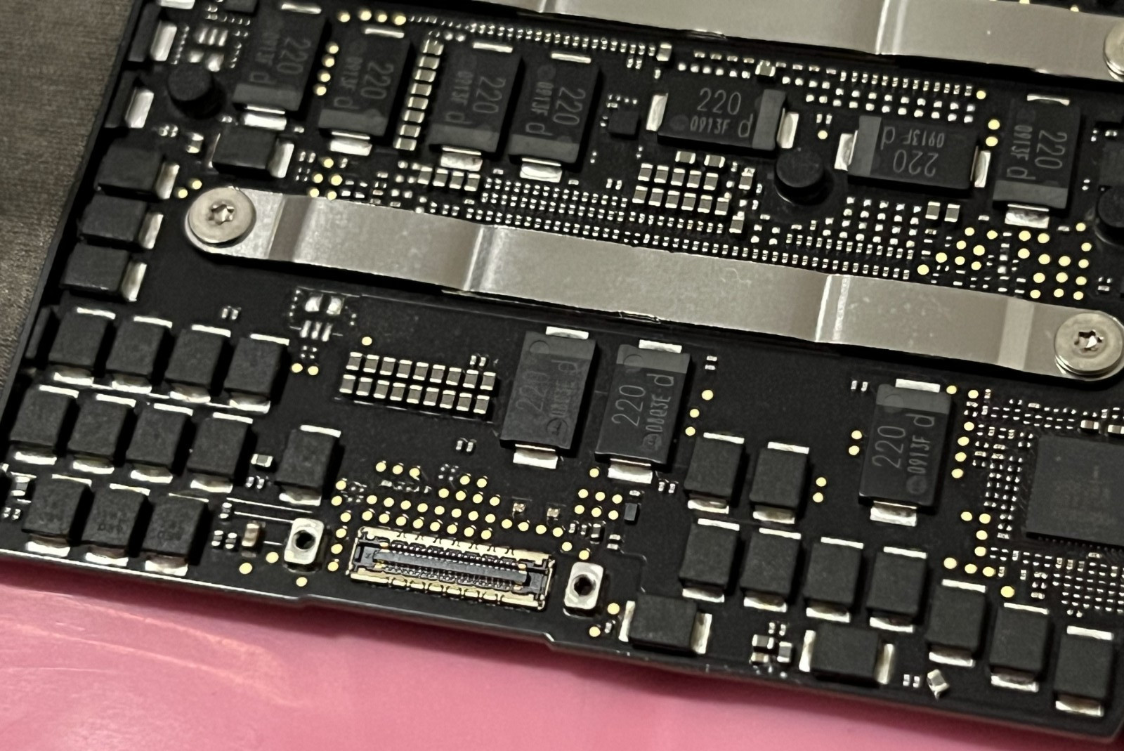 Apple A2141 | 16″ 2019 i9-9880H-64GB-4TB-8GB AMD 5500M Logic Board 820-01700-A
