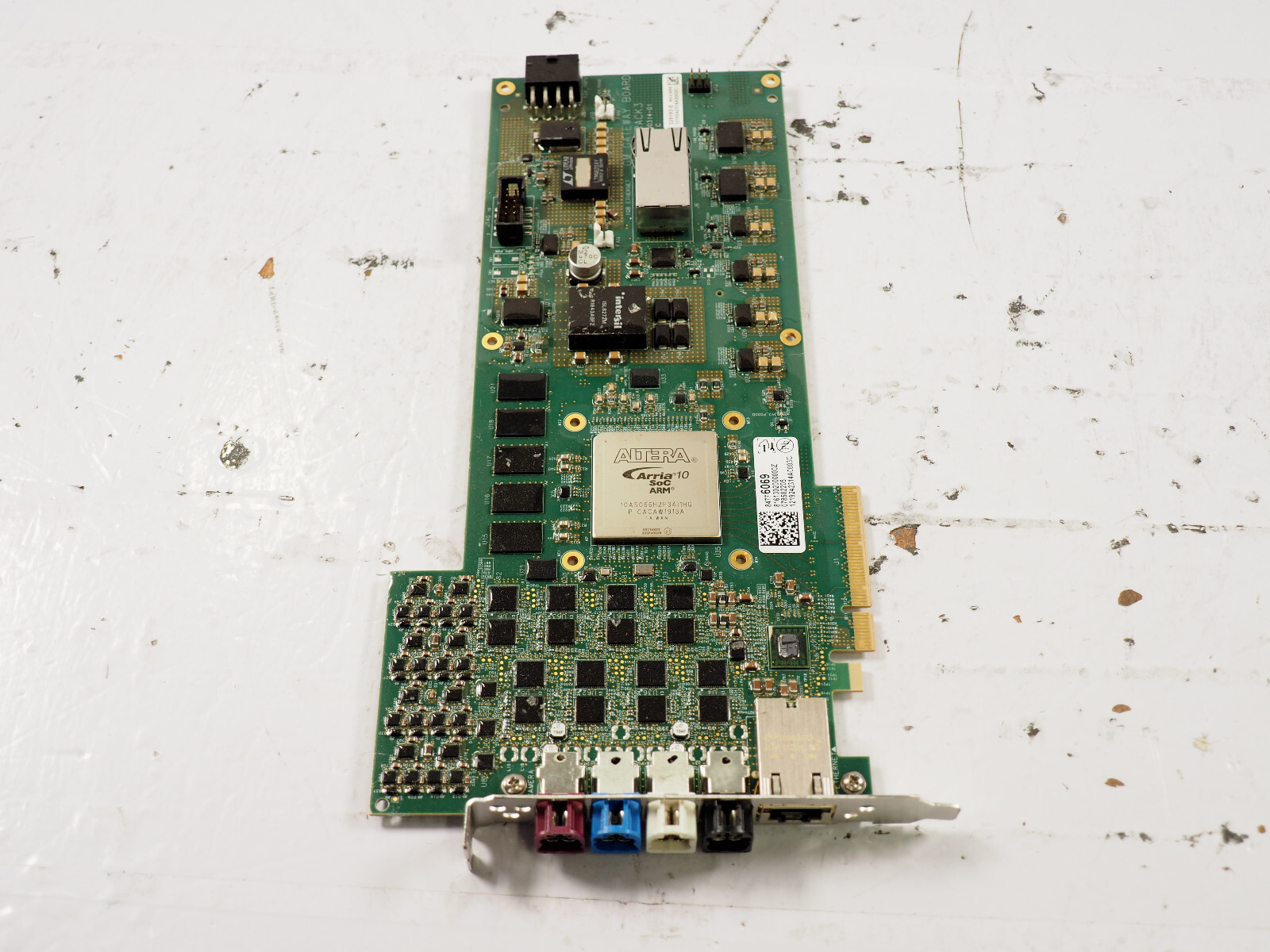 Altera Arria 10 SoC AR 10AS066H2F34I1HG Field Programmable Gate Array on Board