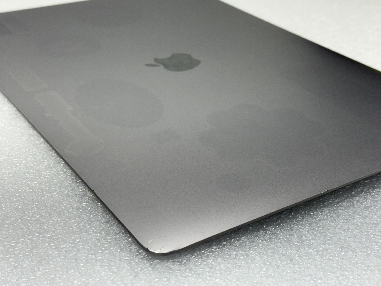 Genuine Apple LCD Screen Assembly 15″ MacBook Pro A1990 2018 2019 – Space Gray