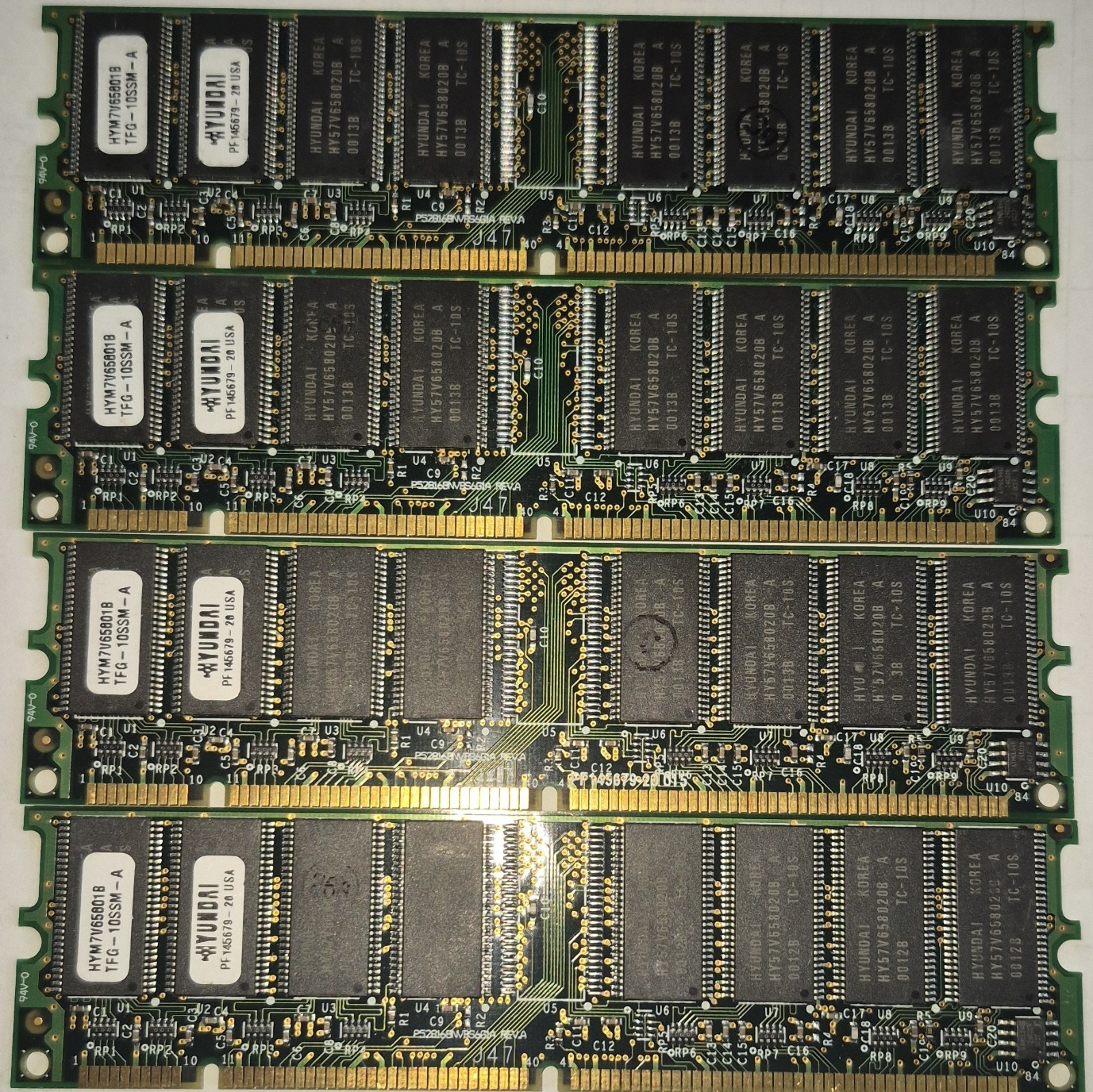 Hyundai 256MB (4x64MB) 60ns EDO RAM 168-Pin DIMM Non-ECC HYMTV650B1B
