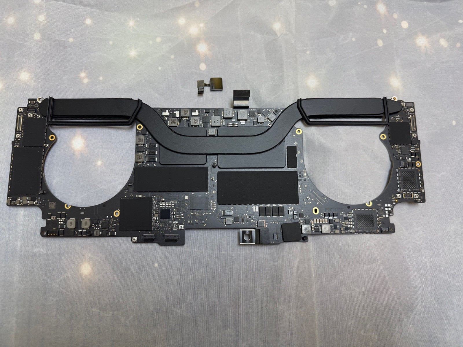 MacBook Pro 15″ A1990 2019 Logic Board 2.6GHz i7 16GB-32GB – 512GB-1TB. TOUCH ID
