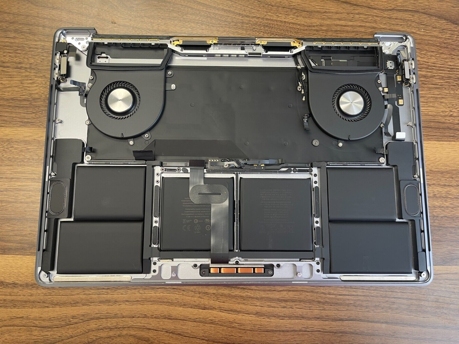 MacBook Pro 16″ 2019 2020 A2141 Top Case – Palmrest + Battery Space Gray – A
