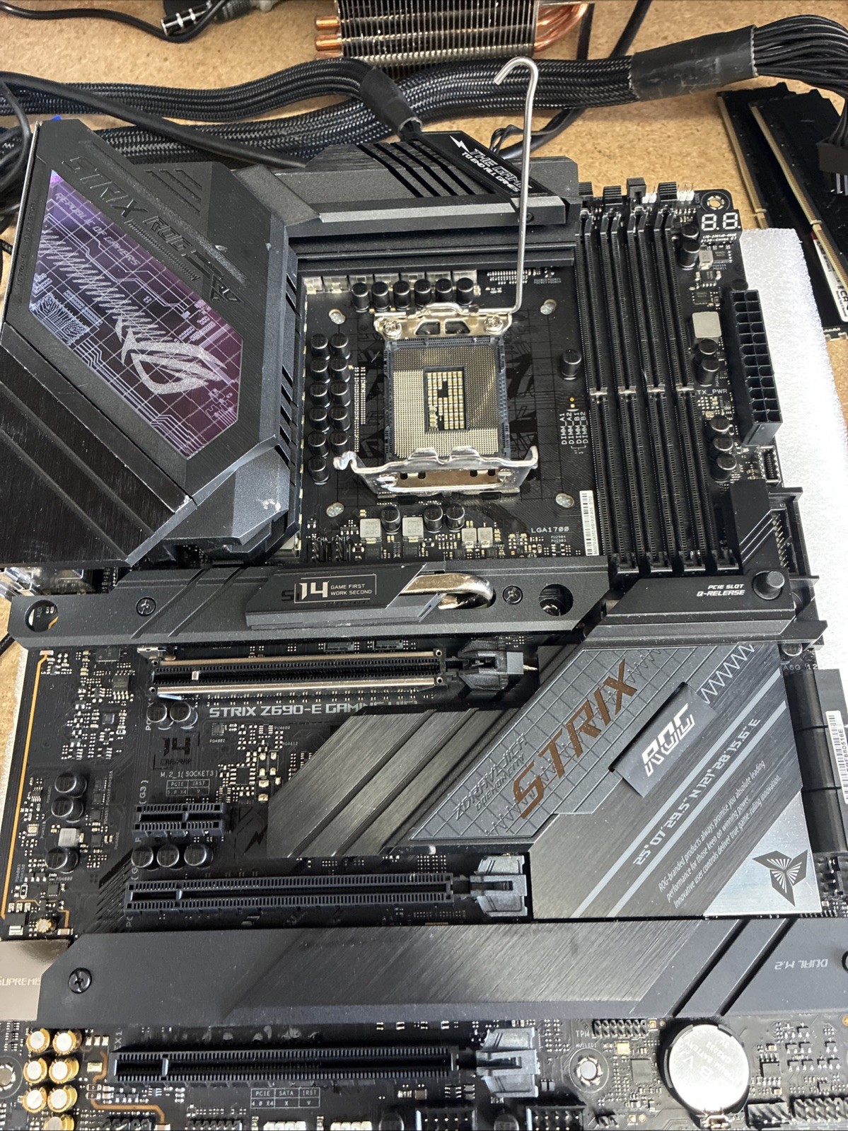 ASUS ROG Strix Z690-E Gaming WiFi Intel ATX motherboard TESTED