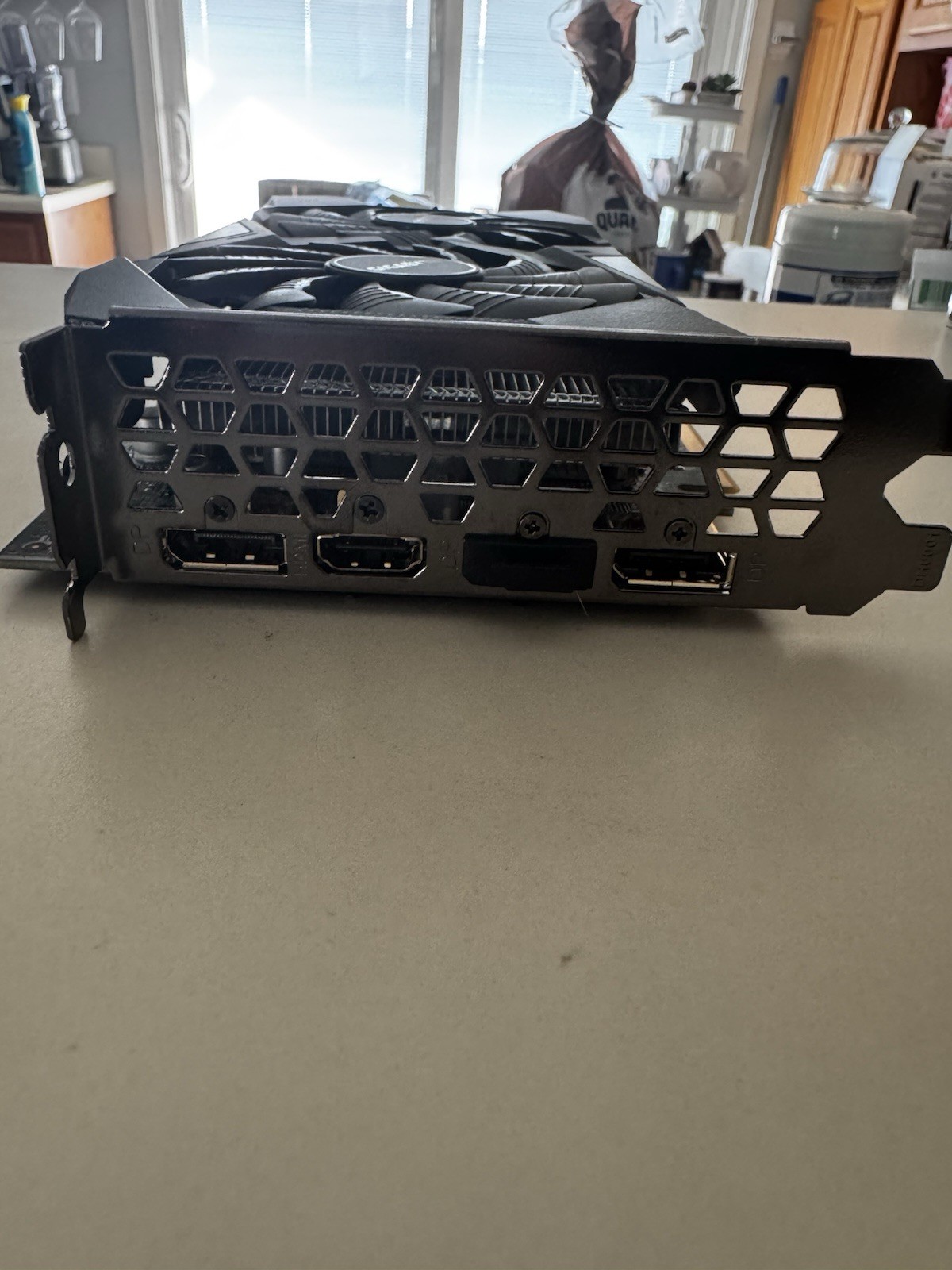 Gigabyte GeForce GTX 1660 , no hyper extensive usage , LU