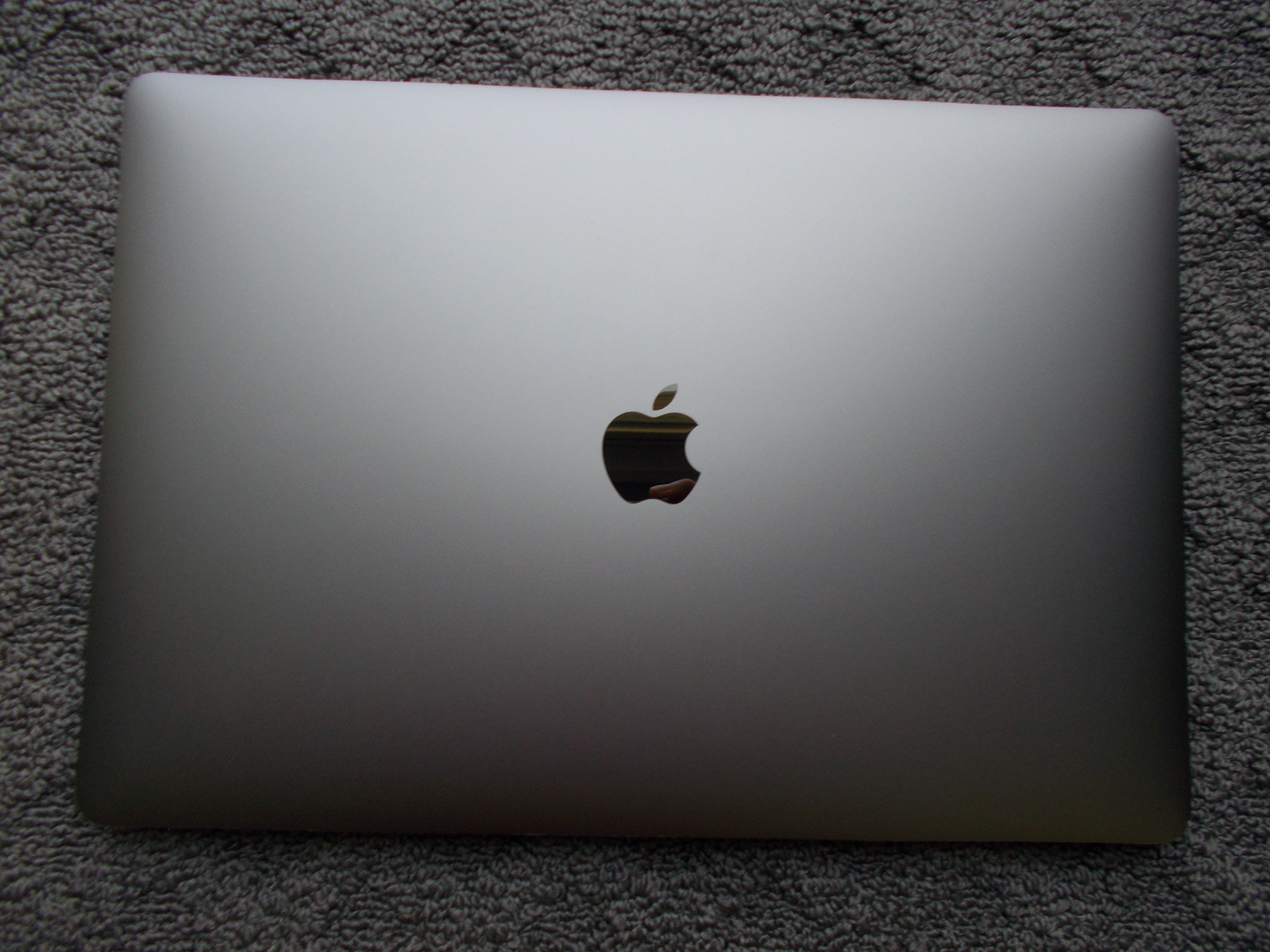 Apple Macbook Pro 15” A1990 Space Gray Screen Grade B+ Case B+