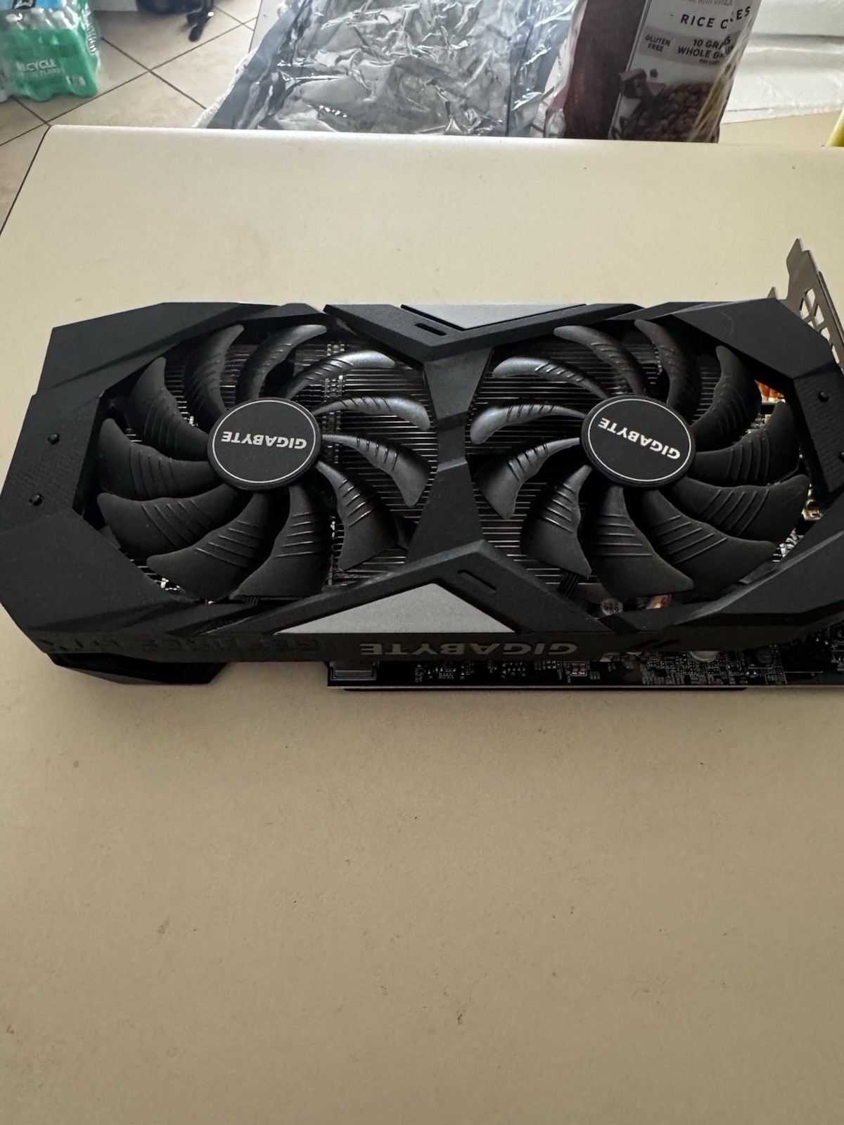 Gigabyte GeForce GTX 1660 , no hyper extensive usage , LU