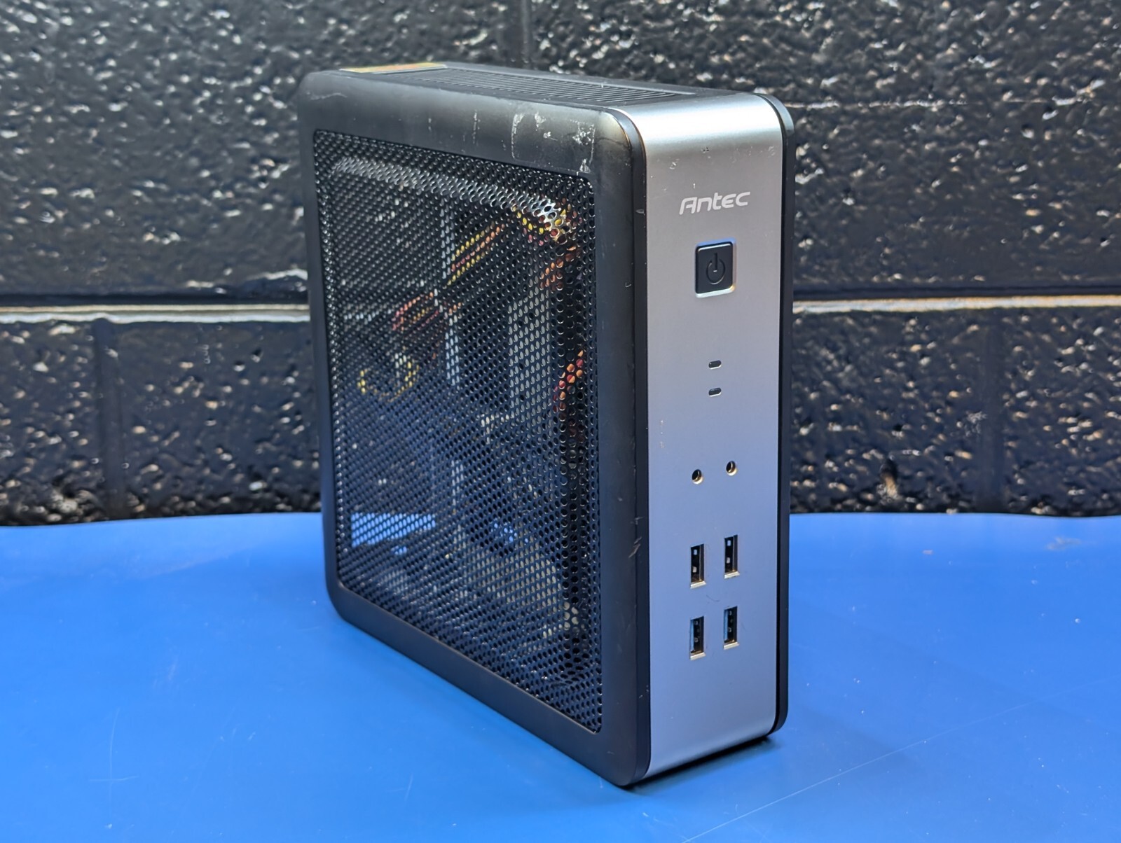 *No Power Adapter* Antec ISK110 VESA-U3 Small Form Case Black/Silver