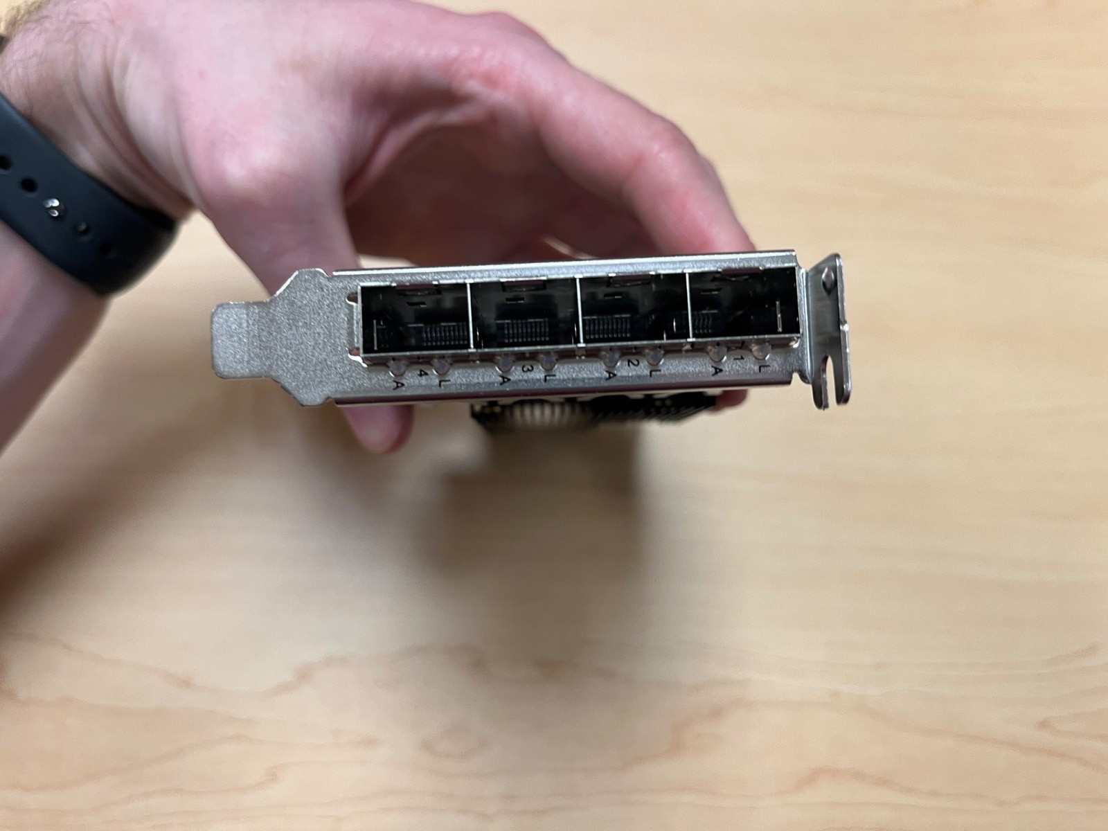 HPE Broadcom 57504 4 port SFP28 PCI-E4x16 Card P26264-B21 Half Height Slot