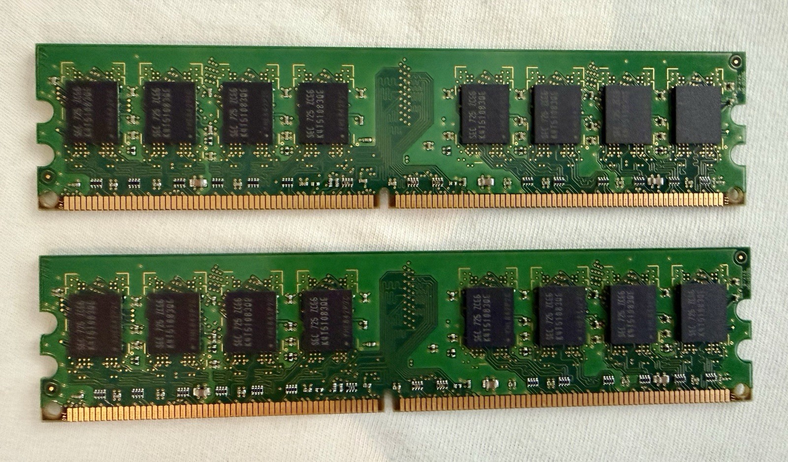 Samsung 2GB Kit (2x1GB) DDR2 PC2-5300u 667MHz (2Rx8) 240-pin Desktop DIMM
