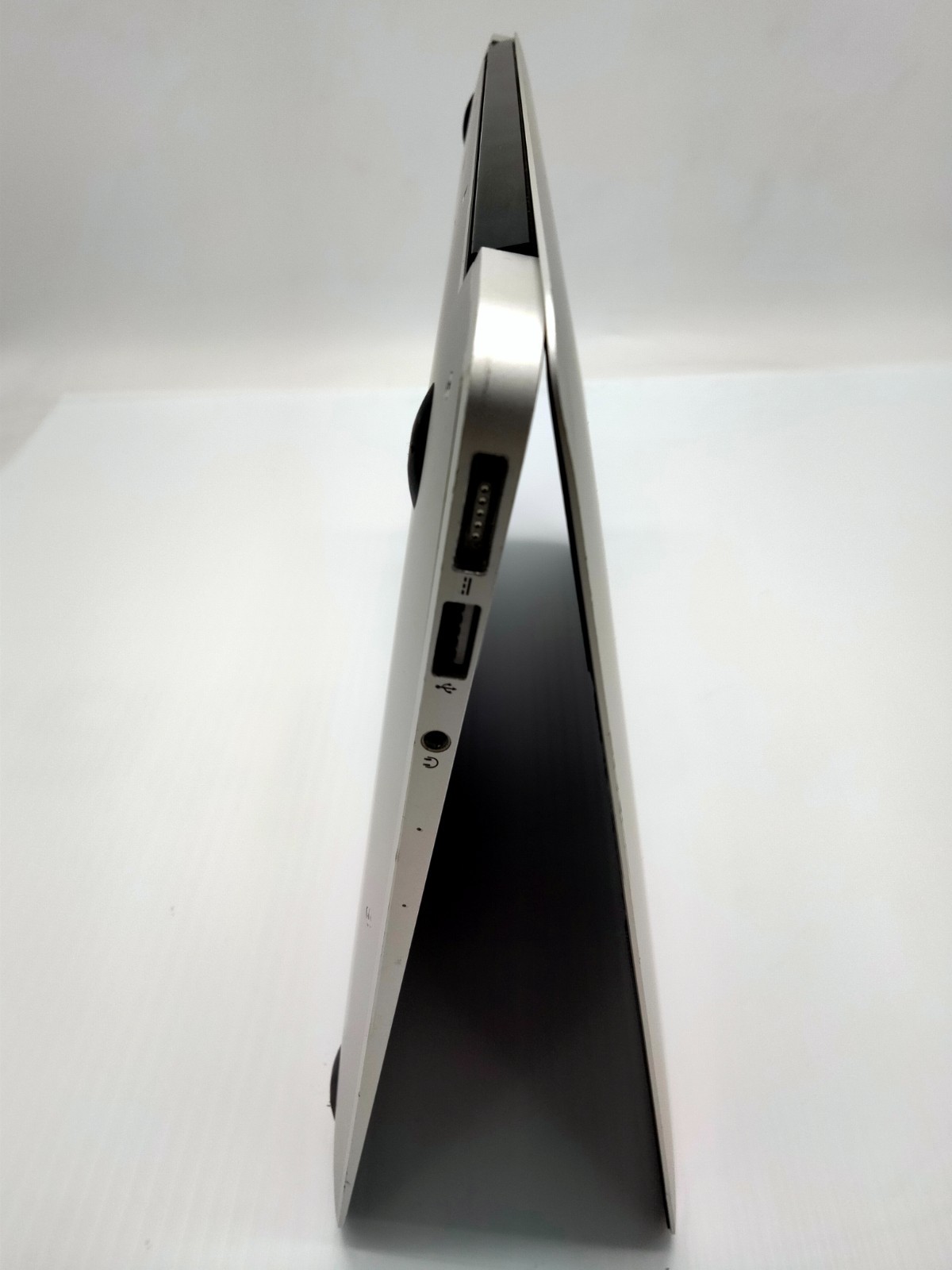 Apple MacBook Air A1466 EMC 3178 LCD Display 13.3″ Screen Display Chassis SILVER