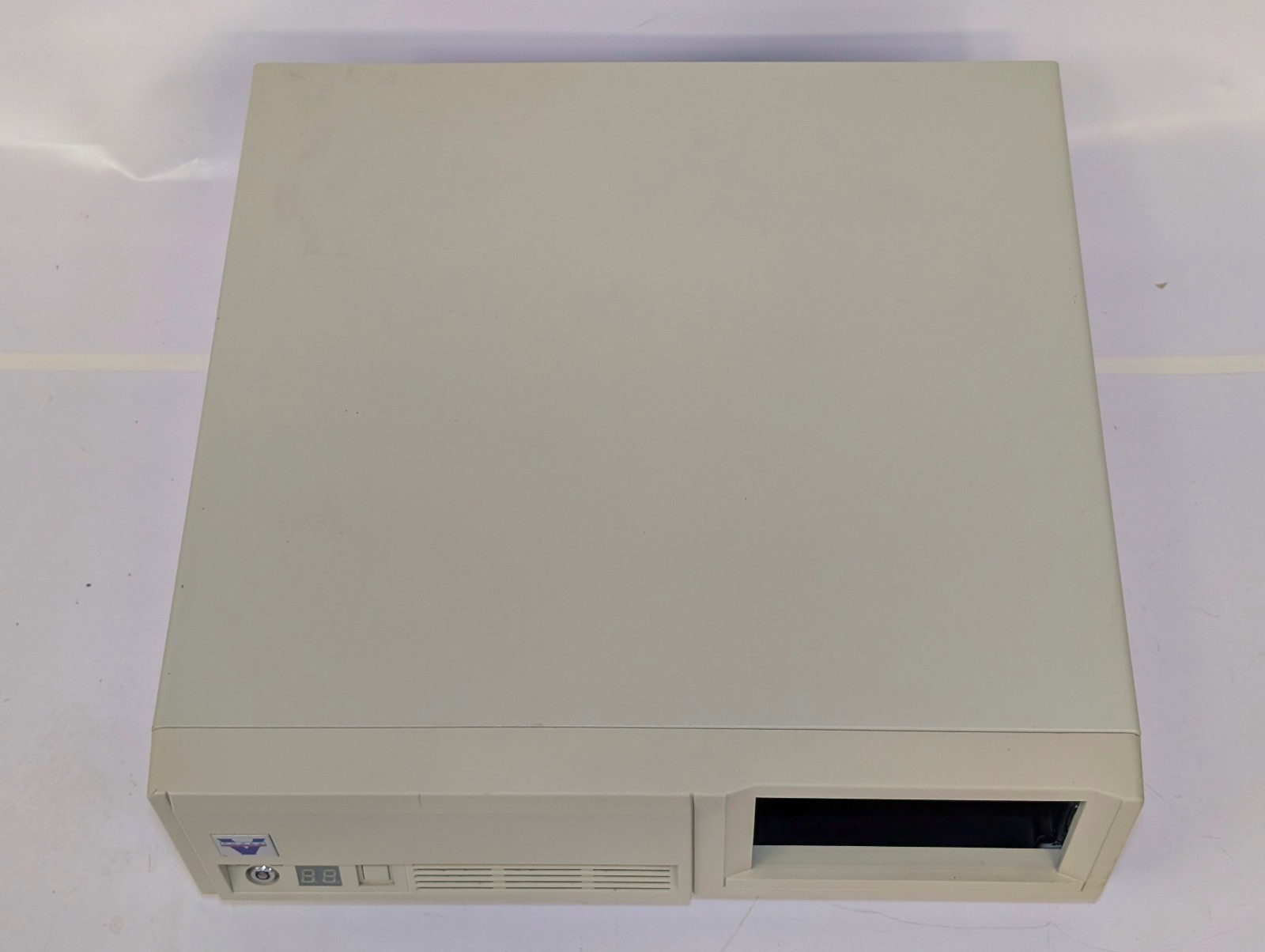 1980s 486 era horizontal computer case beige; V Three Systems PowerGate R486/33