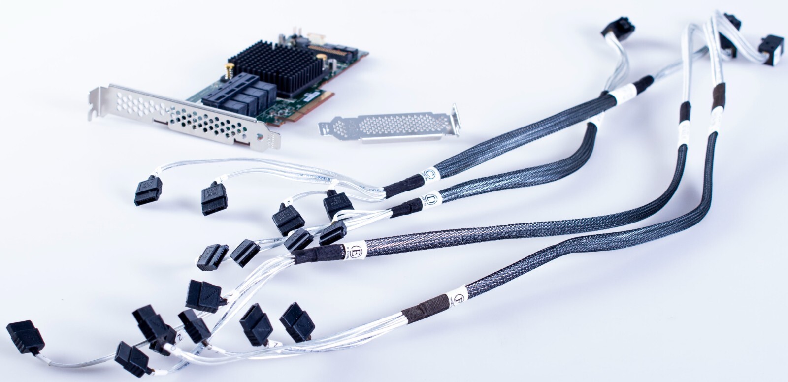 Adaptec ASR-71605 HBA Mode 6Gb SAS/SATA UnRaid Both Brackets – SATA Cable Option