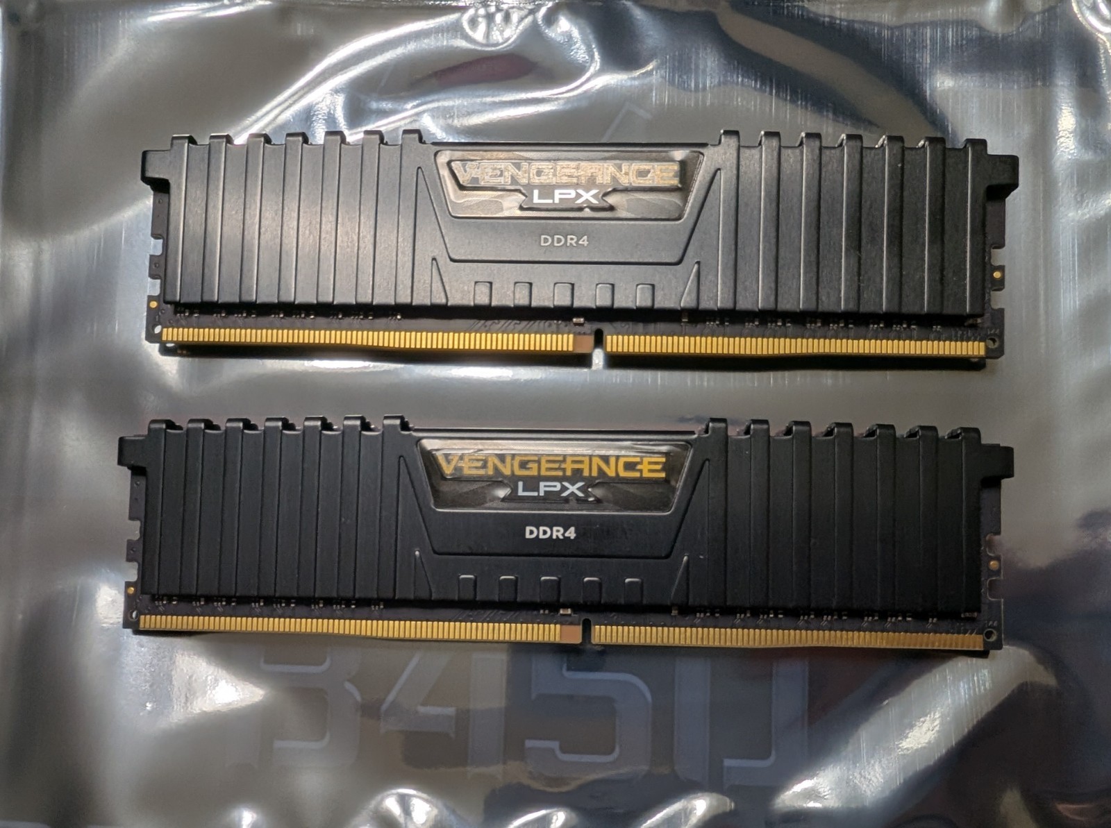 Corsair Vengeance 16GB (2x8GB) LPX DDR4 3000mhz Dual Memory Kit – Black