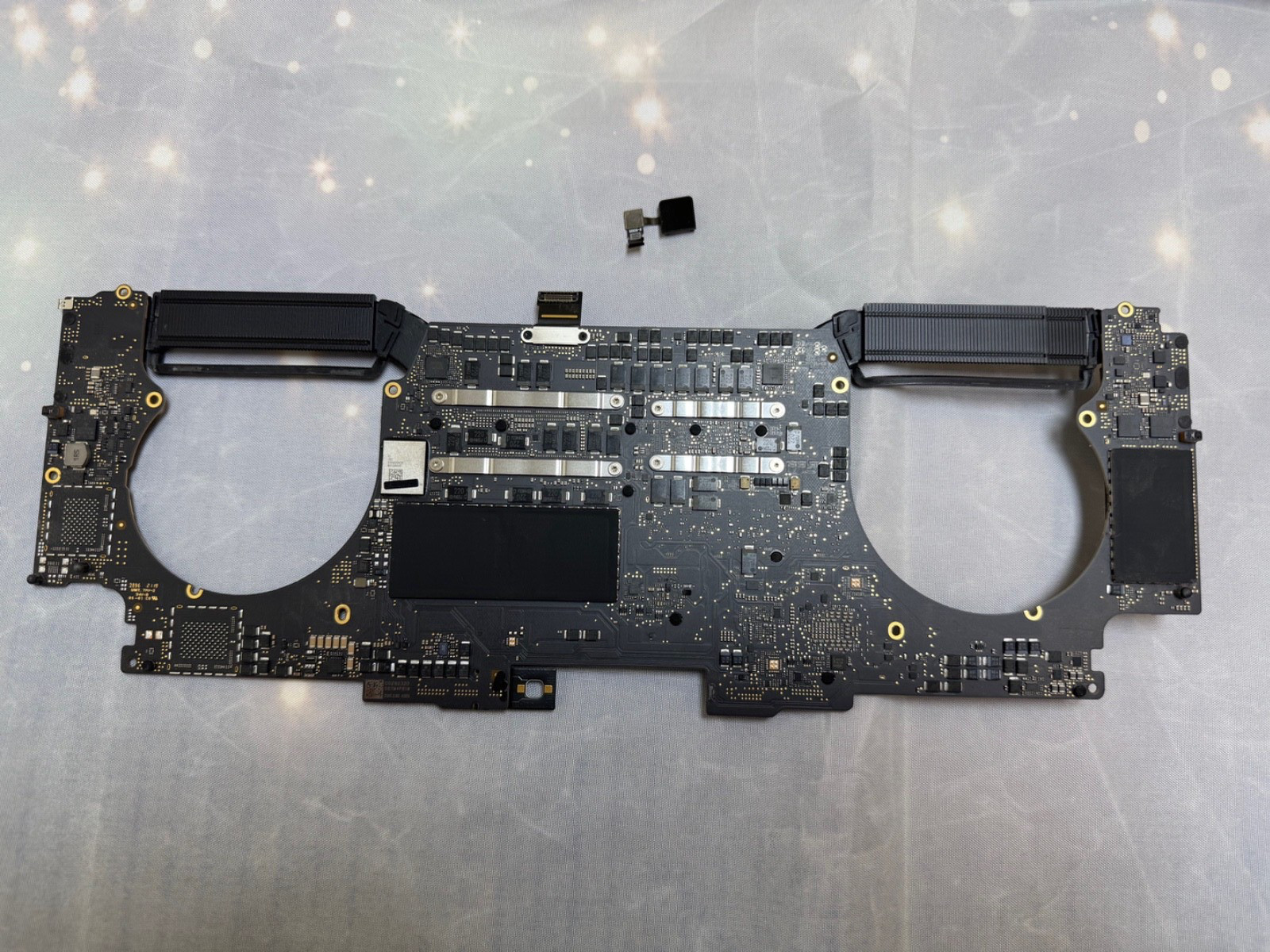 MacBook Pro 15″ A1990 2019 Logic Board 2.6GHz i7 16GB-32GB – 512GB-1TB. TOUCH ID