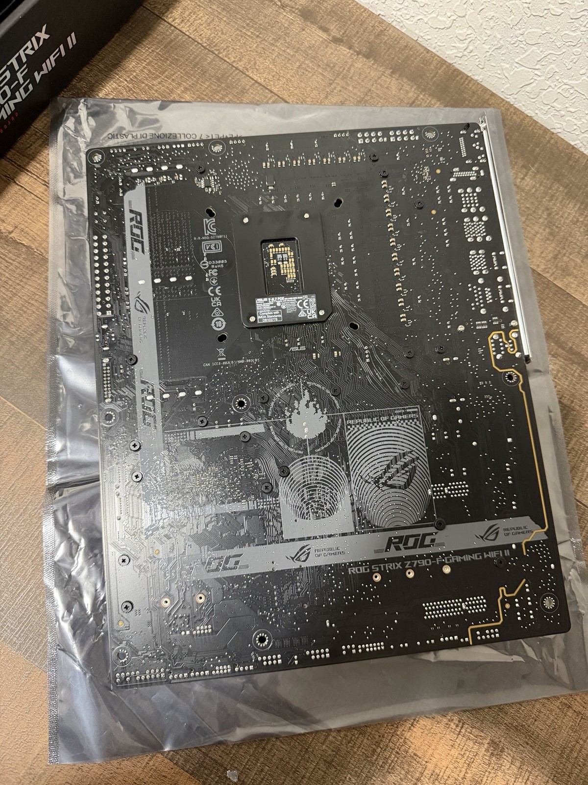 ASUS rot Strix Z790F Gaming WiFi 2 Motherboard (see Description)