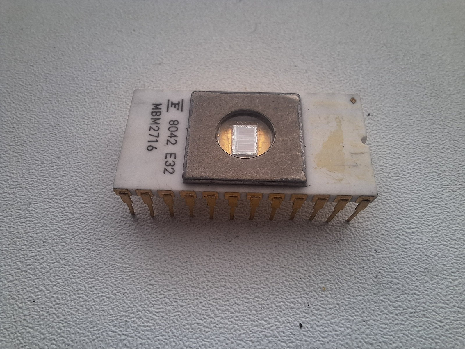 Texas Instruments Fujitsu Motorola MOSTEK 2708 TMS2532 MBM2716 MB8516 EPROM GOLD