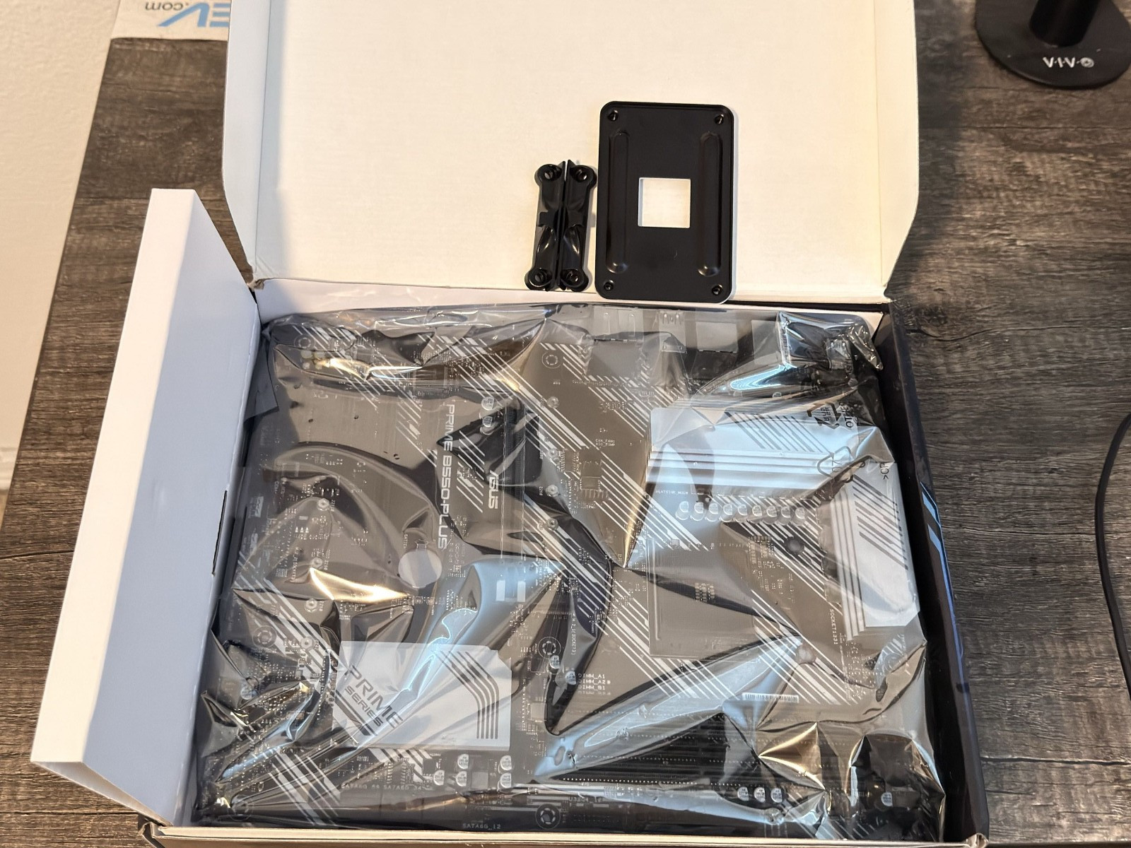 ASUS PRIME B550-PLUS AM4 Motherboard + GIGABYTE WIFI Card – see description!