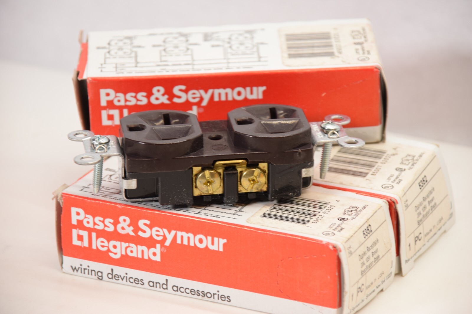 (Lot of 3) Pass & Seymour Legrand 5352 Duplex Receptacle 20A 125v BROWN (NEW)