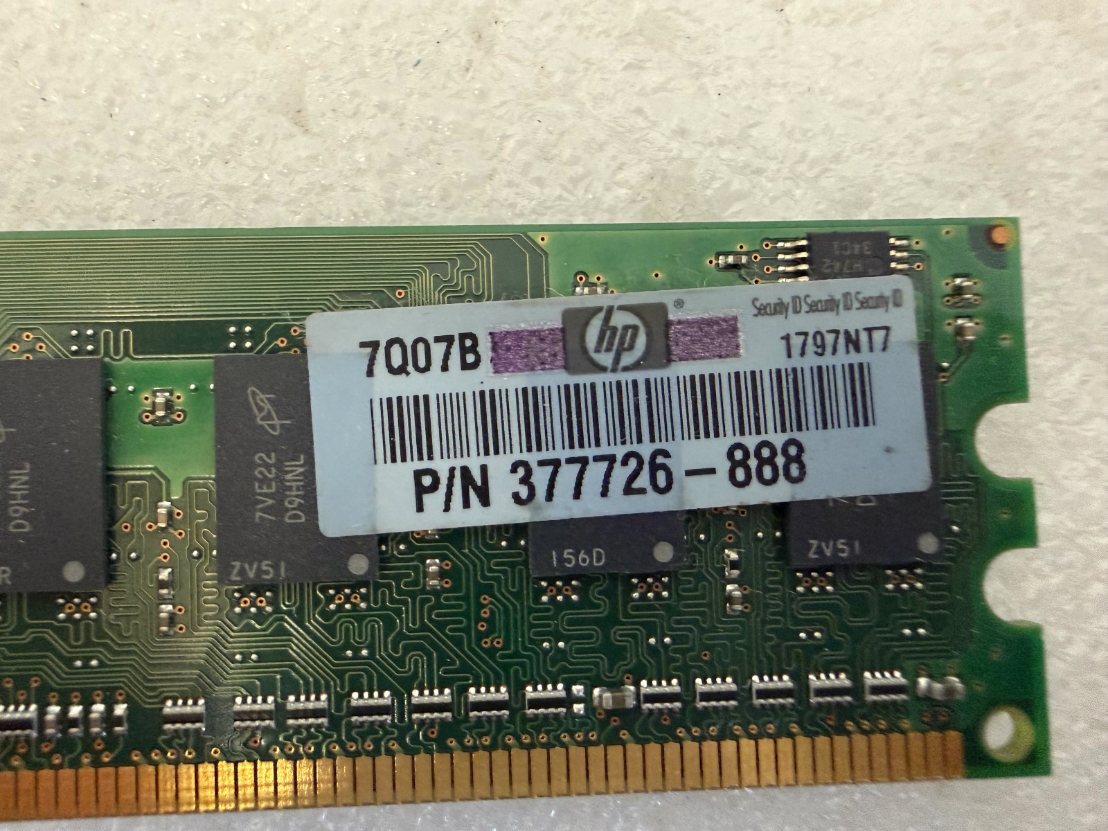 HP 1GB DDR2 PC2-5300U 667MHz RAM 377726-888 MT8HTF12864AY-667E1