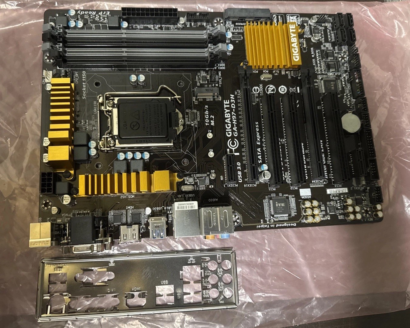 Gigabyte GA-H97-D3H Intel H97 micro ATX Sockel 1150 DDR3 Gen4 w/ I/O Plate