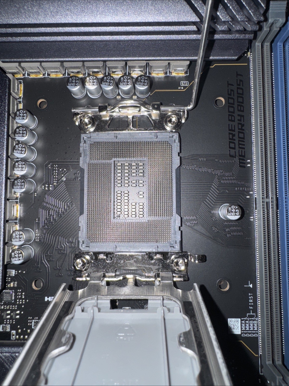 MSI MAG Z690 TORPEDO DDR5 LGA 1700 ATX Intel 12th/13th/14th Gen Z690 Motherboard