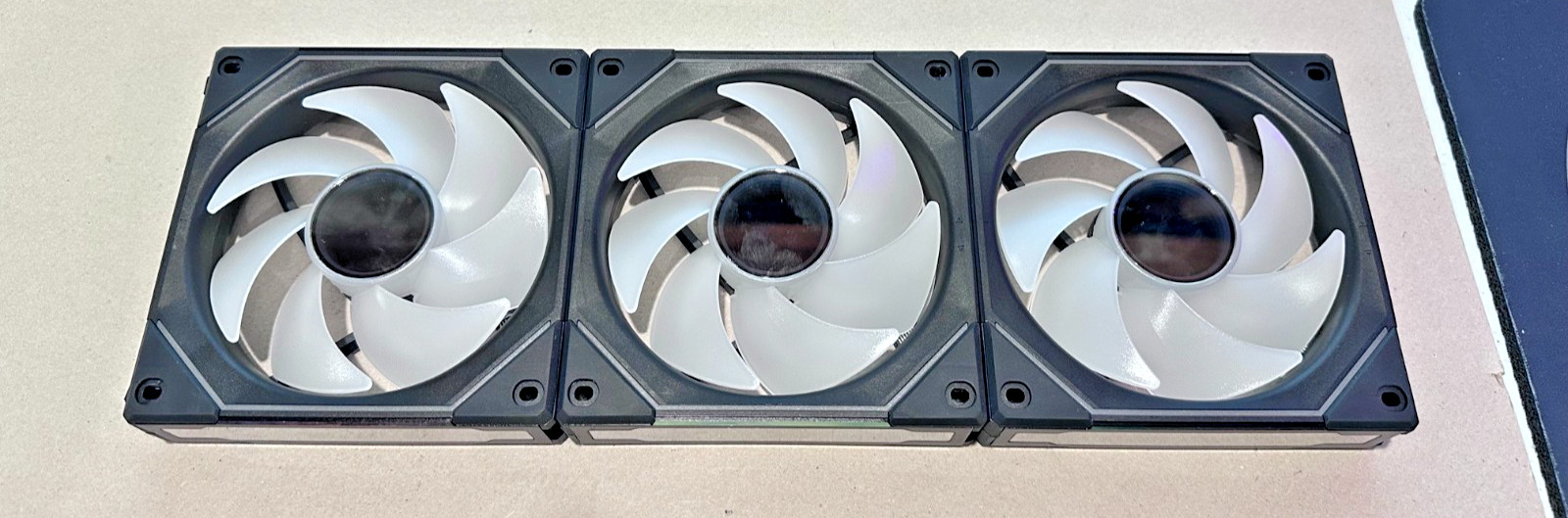 Lian Li UNI Fan CL Wireless 120mm 3 Pack – BLACK – TESTED – Regular Blade