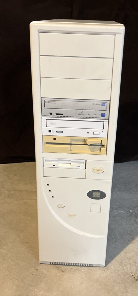 11 Bay Full Tower PC AT Case with Power, 3.5 & 5.25 Floppy, CDR & CDRW; Mhz LED