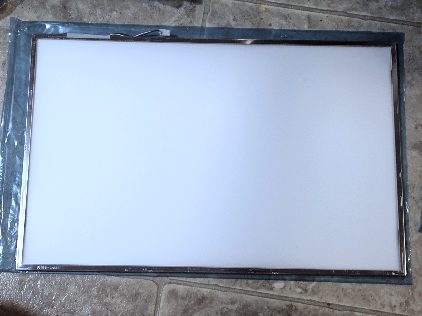 LG Display LP171WP4 (TL) (R1) 17″ Complete CCFL Backlight and Frame Kit