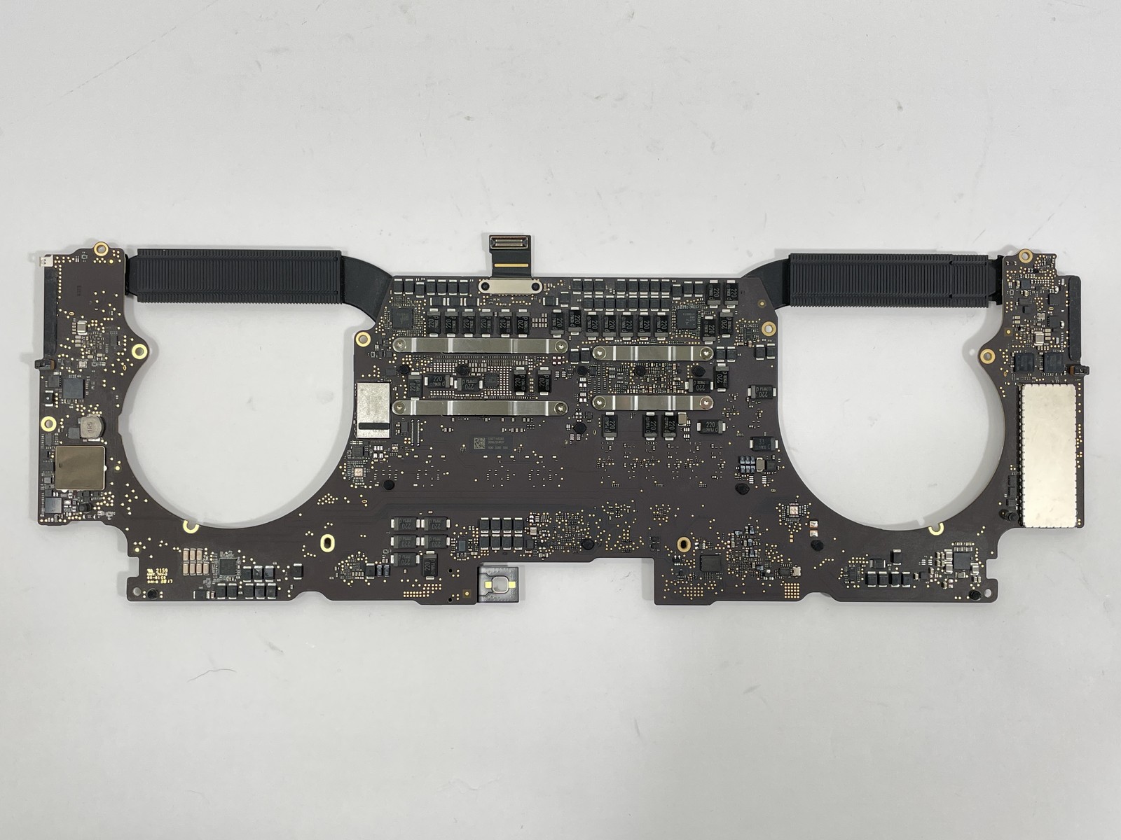 Apple MacBook Pro A1707 Logic Board i7-7700HQ 250GB SSD 16GB RAM 820-00928-A