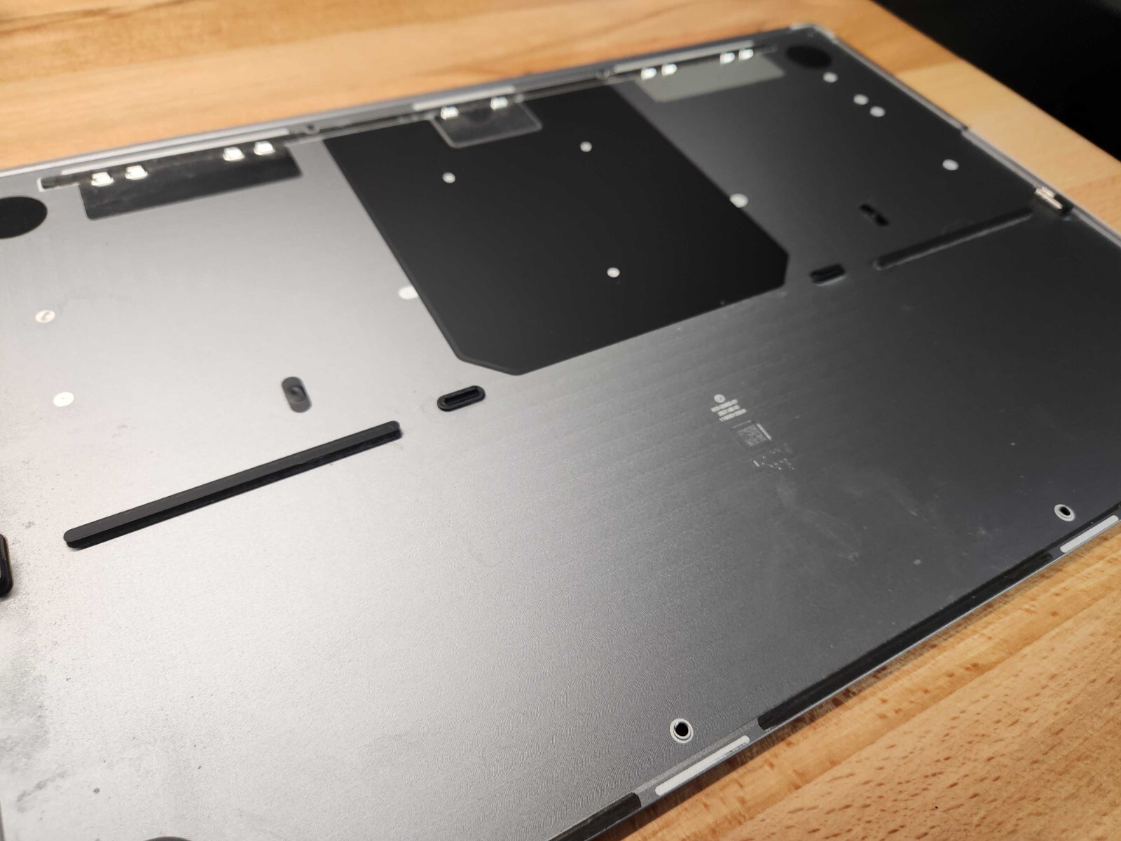 GENUINE APPLE MACBOOK PRO 16″ 2021 A2485 BOTTOM BASE COVER SPACE GRAY 923-06750