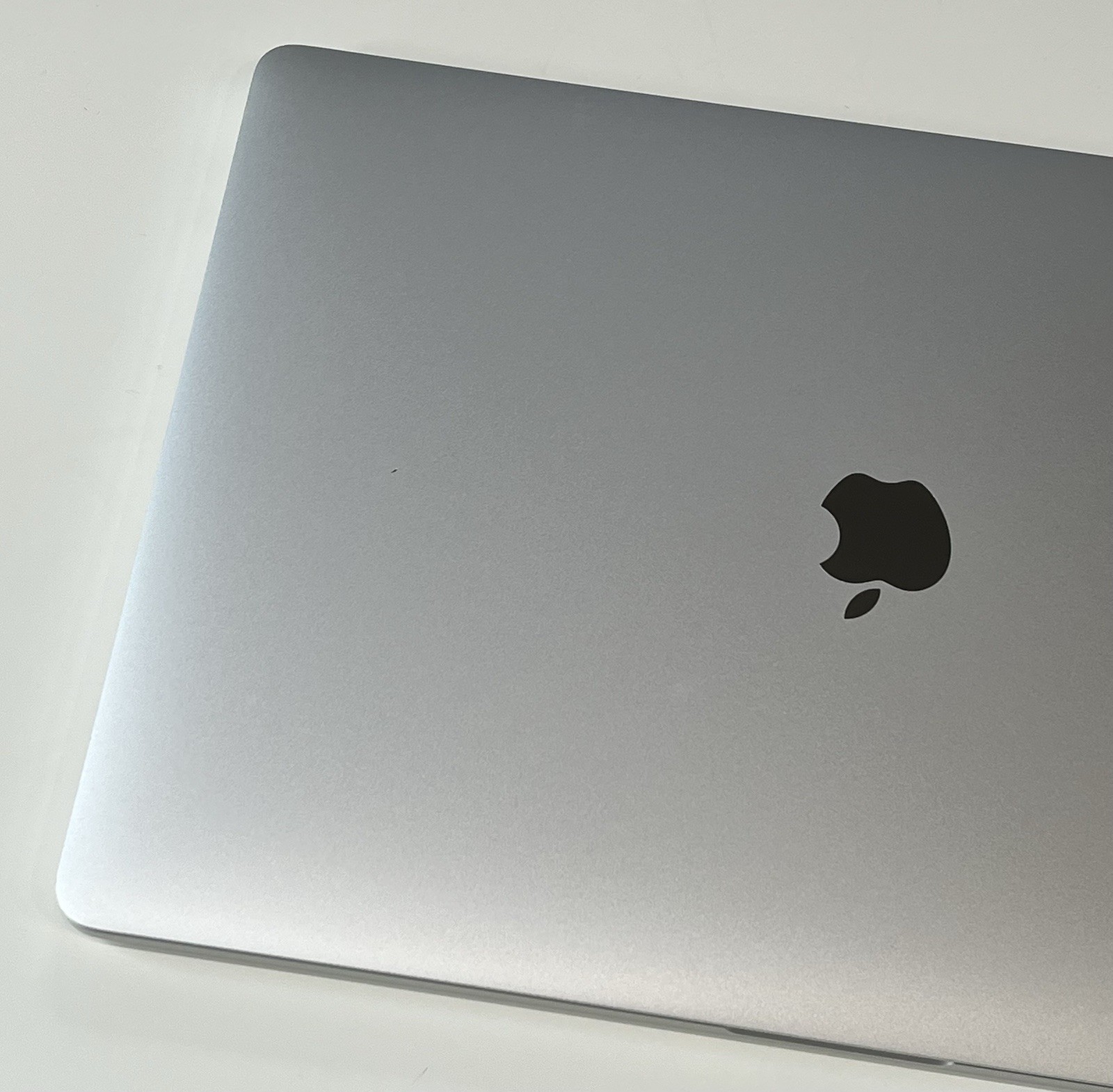 Apple MacBook Pro 15 A1990 2019 LCD Display Silver 661-10356 Genuine Grade A-