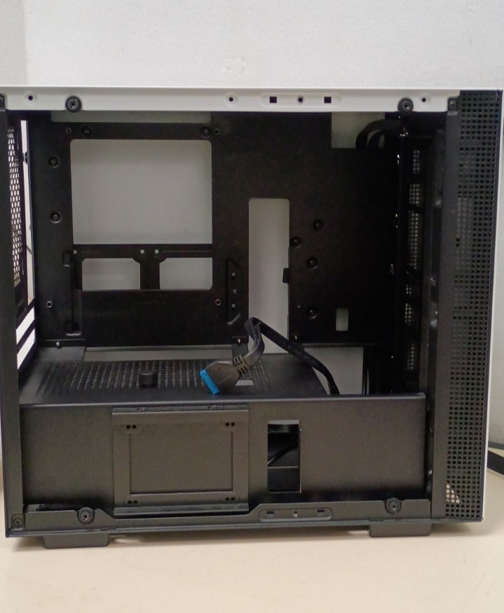 NZXT H200 ATX MINI Tower Case White/Black Tempered Glass NZXTH H200B-W1 USED