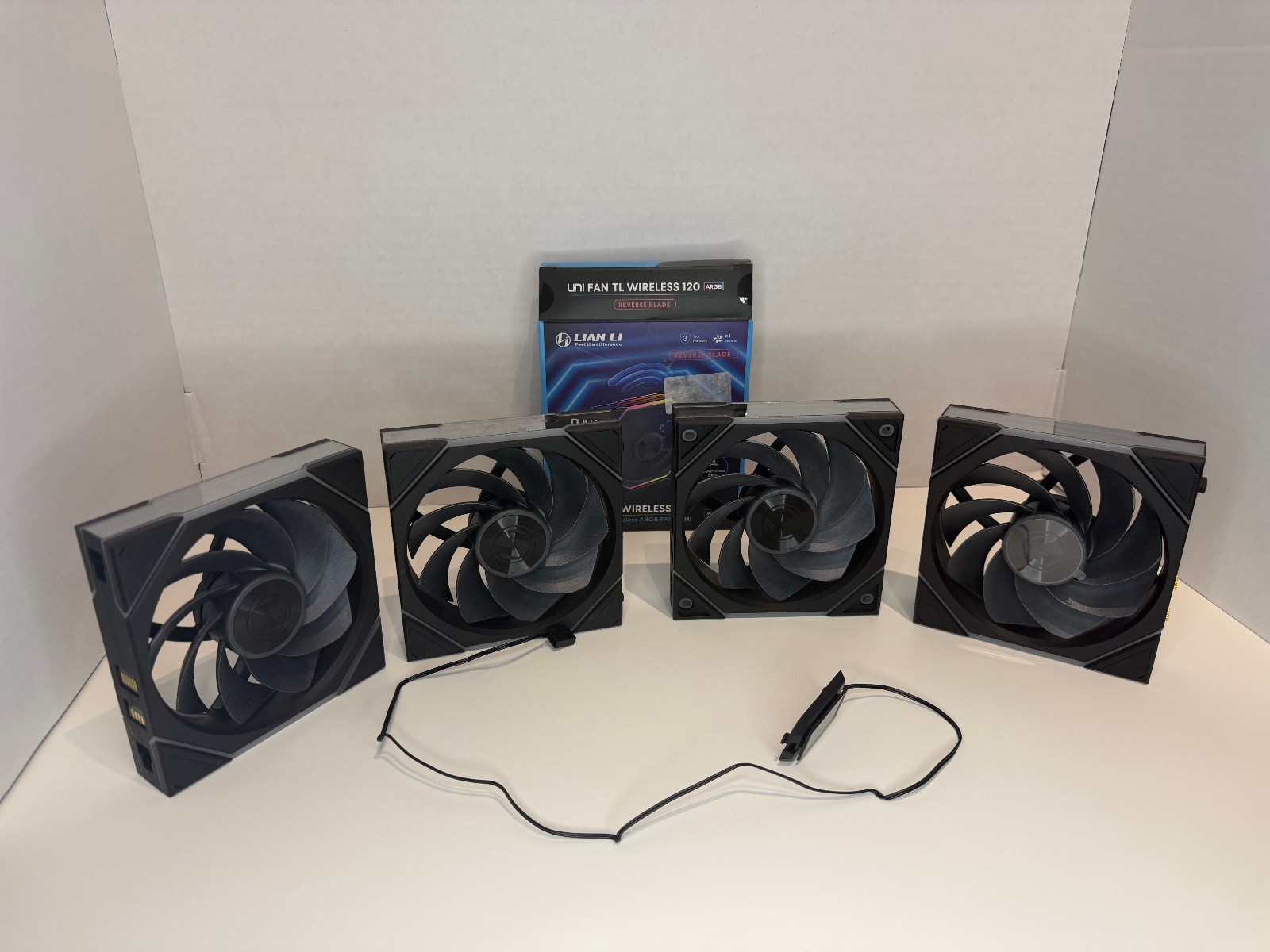 *Fans Only* Lian Li UNI FAN TL Wireless Reverse Blade 120mm – Black (4-Pack)