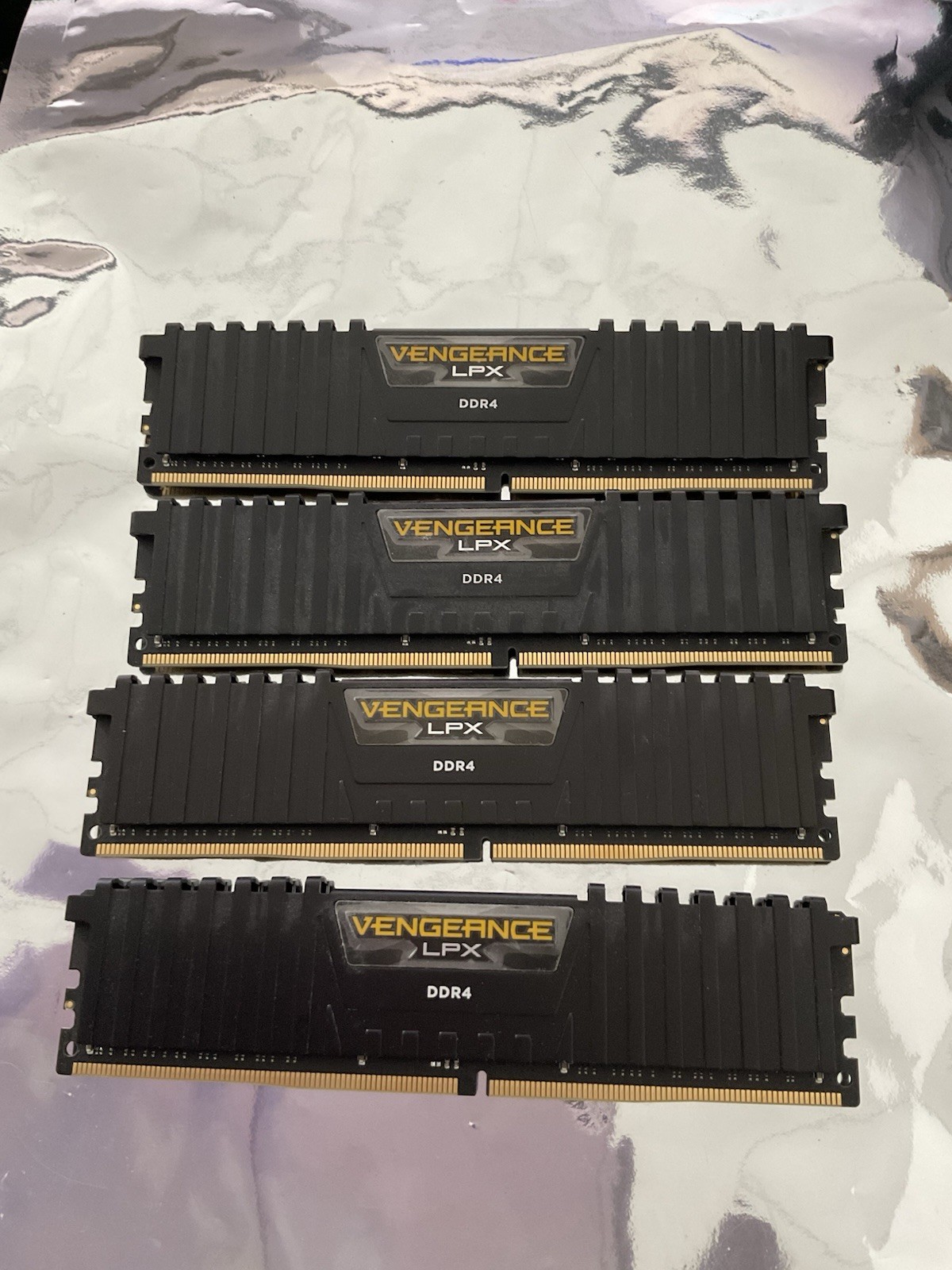 lot4 Corsair Vengeance 32GB (2x16GB) RAM DDR4 2133MHz CMK32GX4M2B3200C16