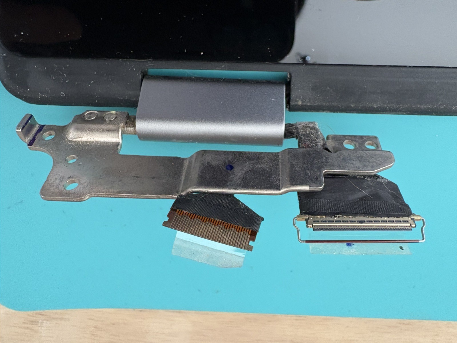 ORIGINAL DELL 15 7579 P58F 2-in-1 15.6″ LCD TOUCH SCREEN BACK COVER HINGES GCPWV