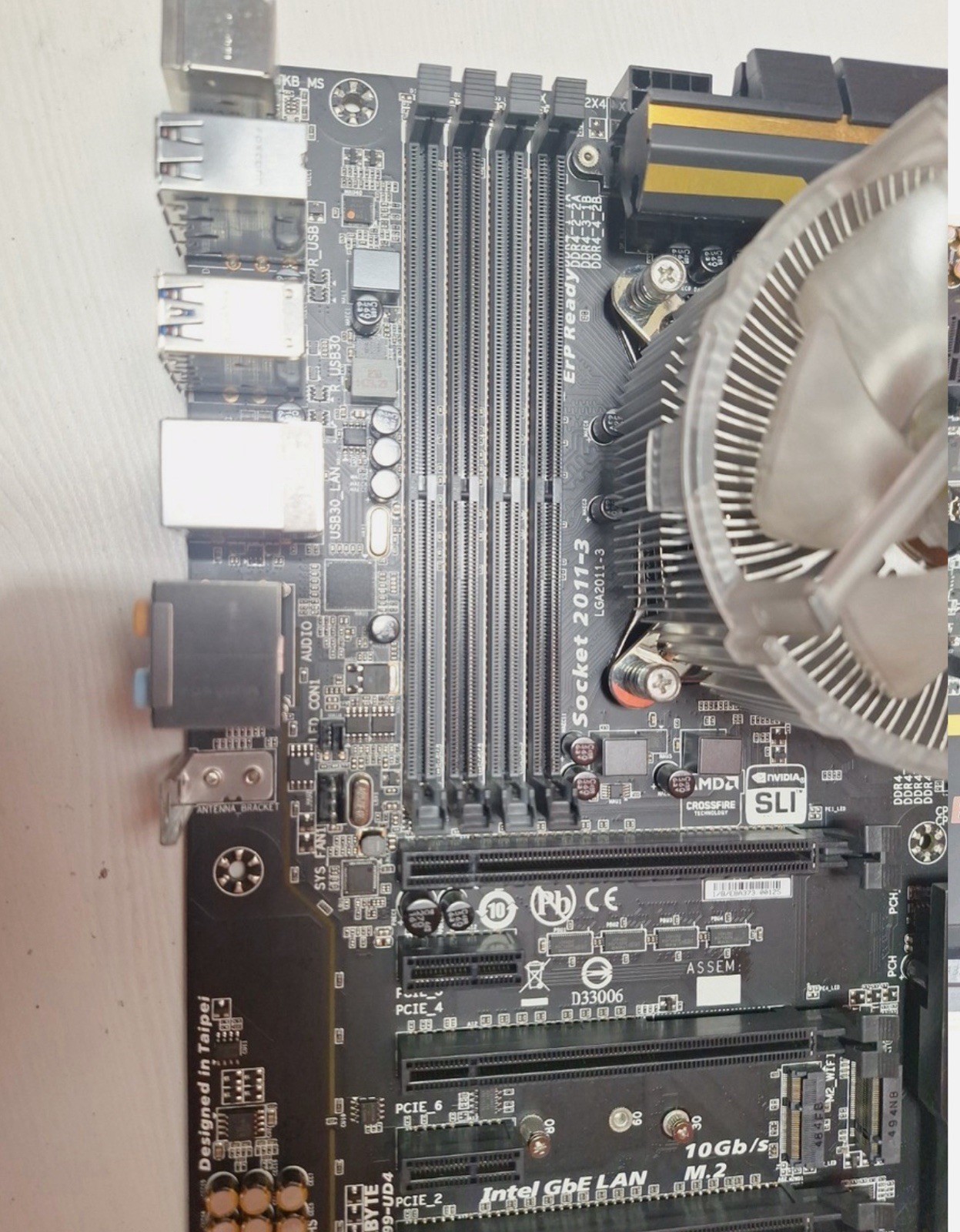 GIGABYTE GA-X99-UD4 Gaming Motherboard i7-5820K CPU
