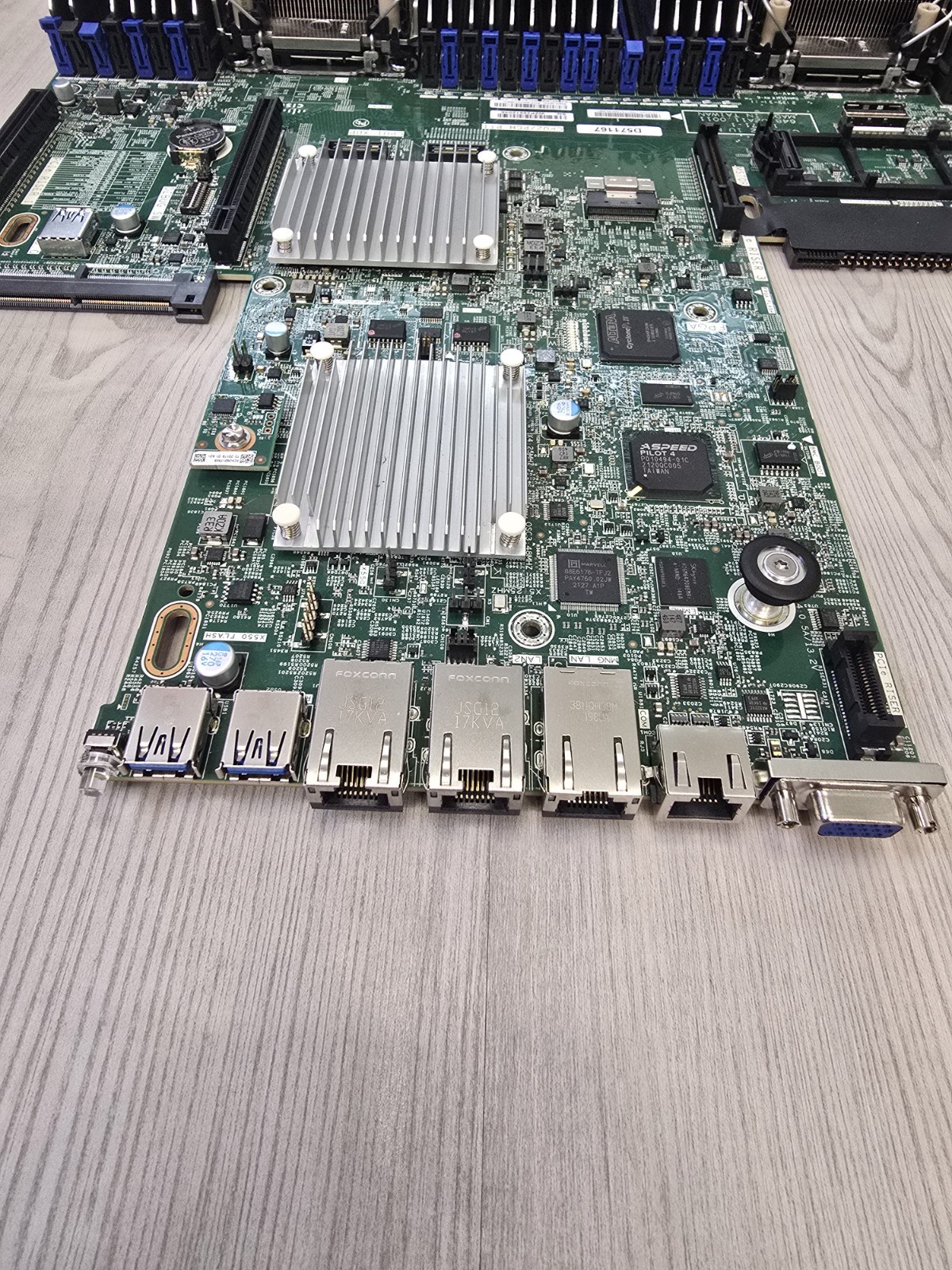 Cisco C220 M6 MOTHERBOARD WITH HEATSINK ( UCSC-MB-C220-M6S SFF / 10x 2.5 )